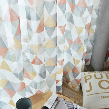 Visillo moderno con estampado de triángulos