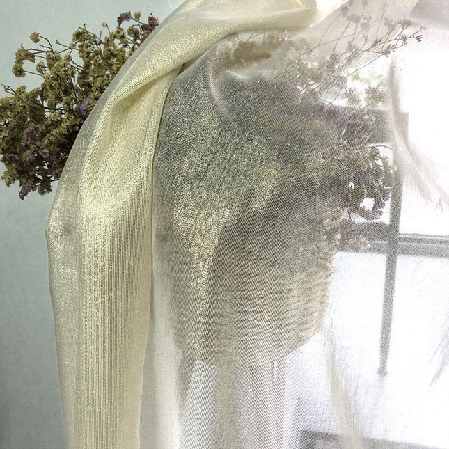 Visillo brillante con efecto hilo metalizado