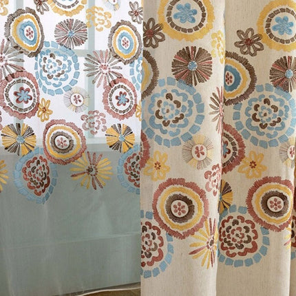 Visillo bordado con mandalas de colores