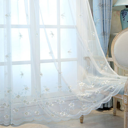 Visillo translúcido con bordado floral