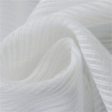 Visillo blanco con textura y ojales