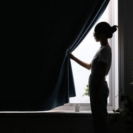 Cortina opaca con fijación por velcro