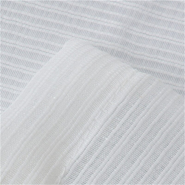 Visillo blanco con textura y ojales