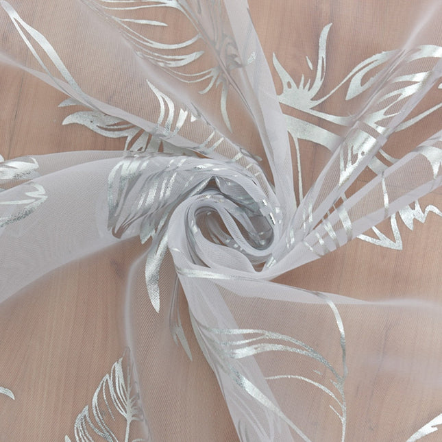 Visillo blanco con plumas doradas