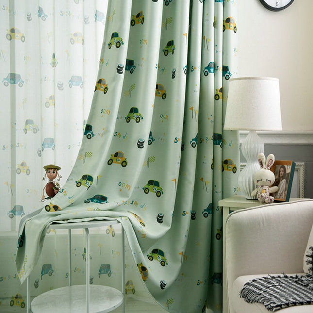 Cortina opaca infantil verde con coches