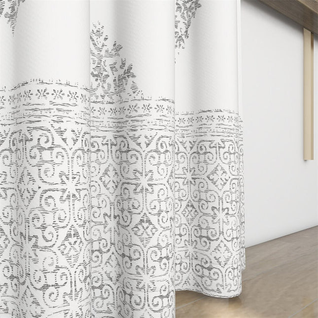 Cortina con estampado estilo damasco