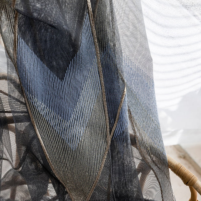 Visillo moderno con bordado geométrico