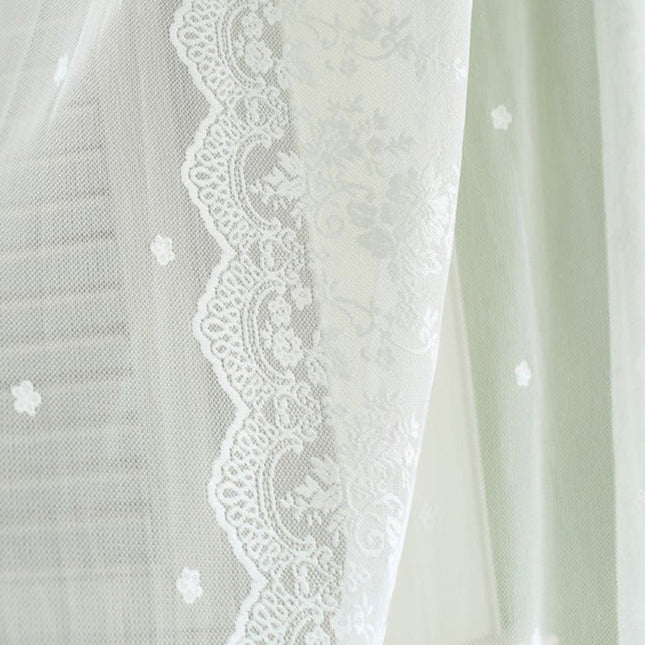 Visillo blanco bordado con encaje floral