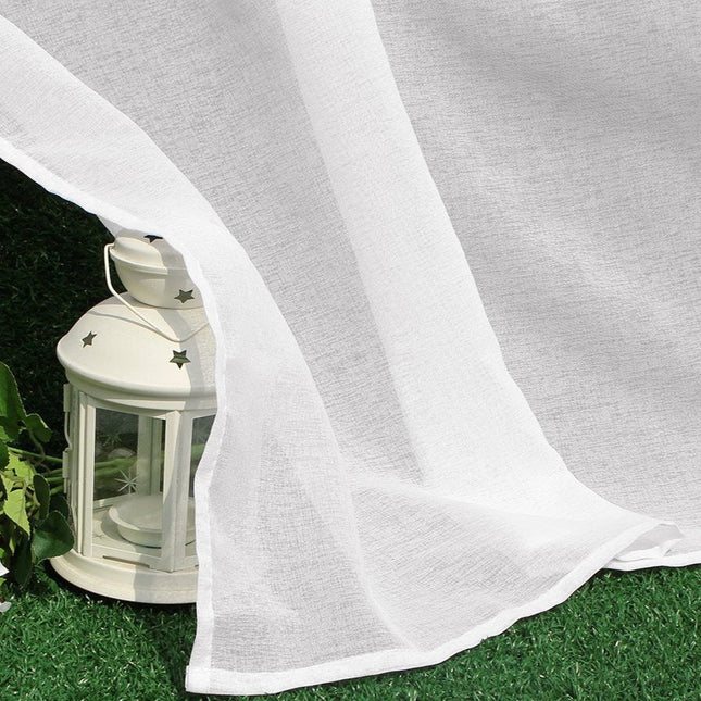 Cortina exterior translúcida con ojales