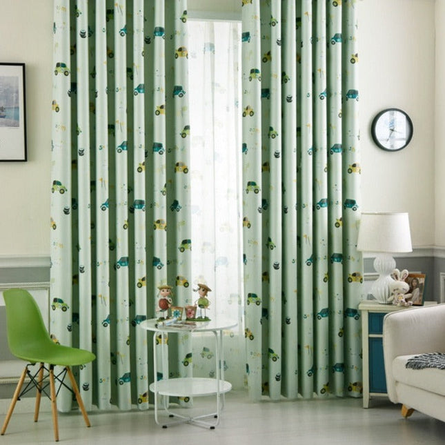 Cortina opaca infantil verde con coches