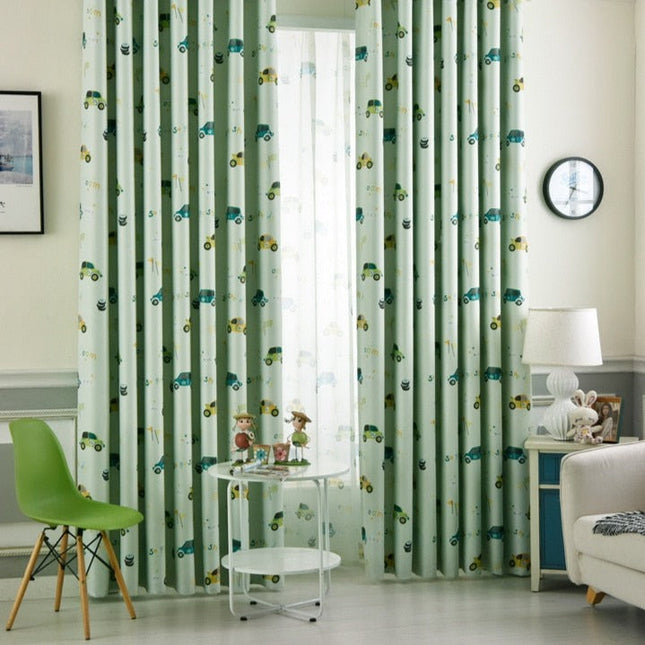Visillo infantil verde con estampado coches