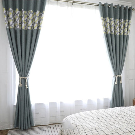 Cortina Opaca con Cenefa Geométrica Superior