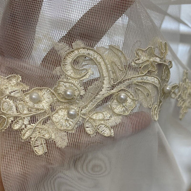 Visillo con elegante borde de encaje