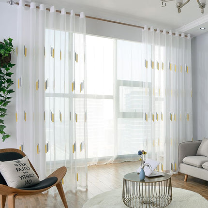 Visillo bordado con motivo geométrico.