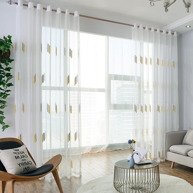 Visillo bordado con motivo geométrico.