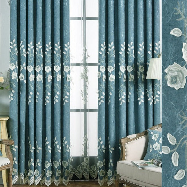 Visillo translúcido con rosas finas bordadas