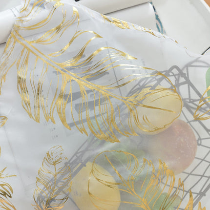 Visillo blanco con plumas doradas