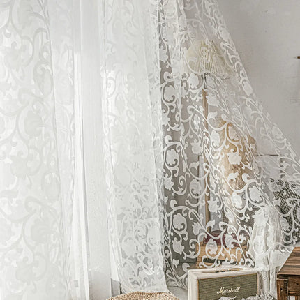 Visillo blanco con bordado damasco