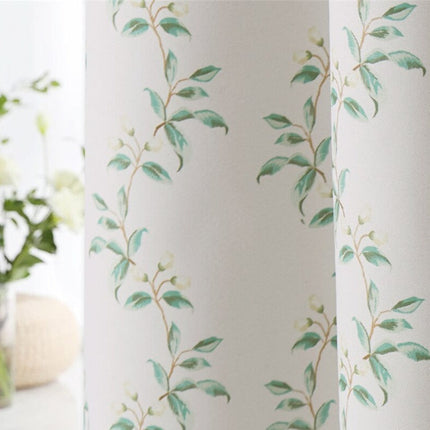 Cortina de tela con diseño botánico