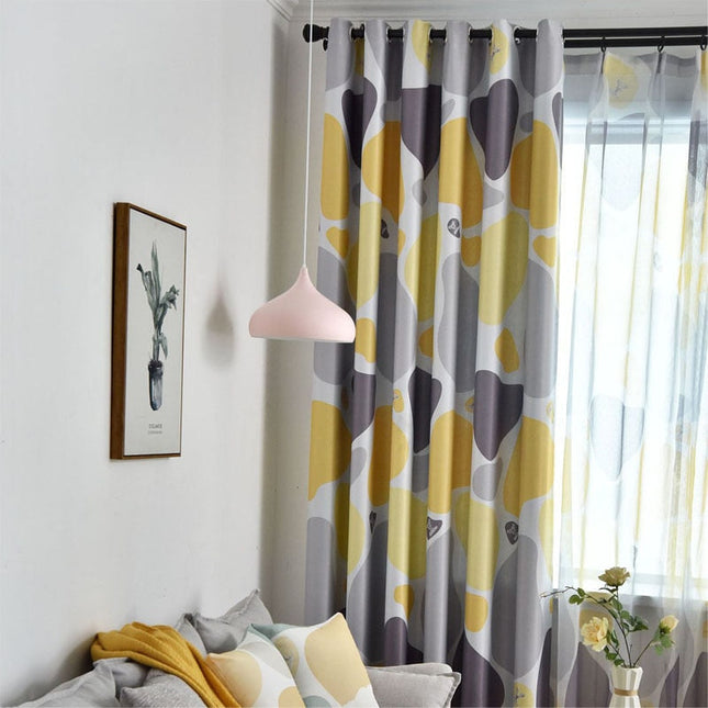 Cortina opaca con estampado abstracto