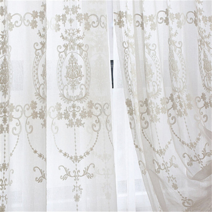 Visillo blanco con estampado estilo damasco