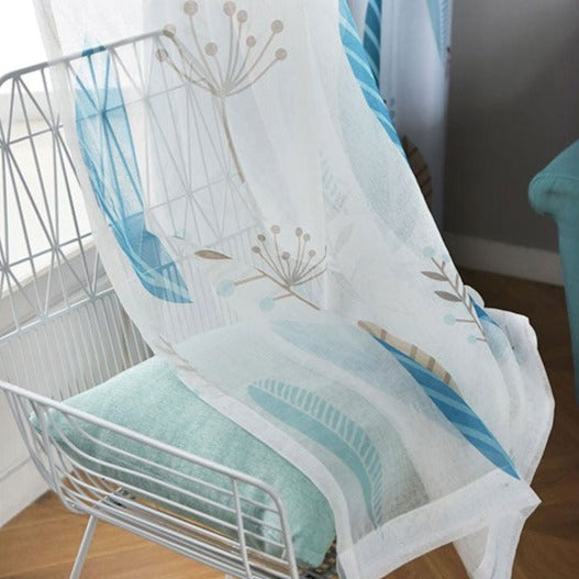 Visillo con estampado de hojas azules