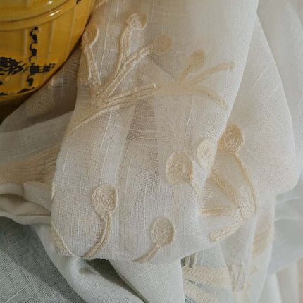 Visillo efecto lino con ramas bordadas