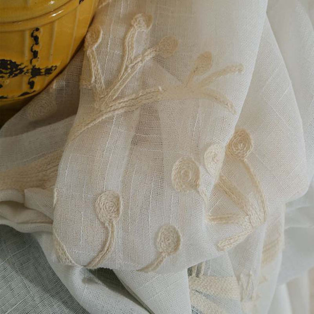 Visillo efecto lino con ramas bordadas