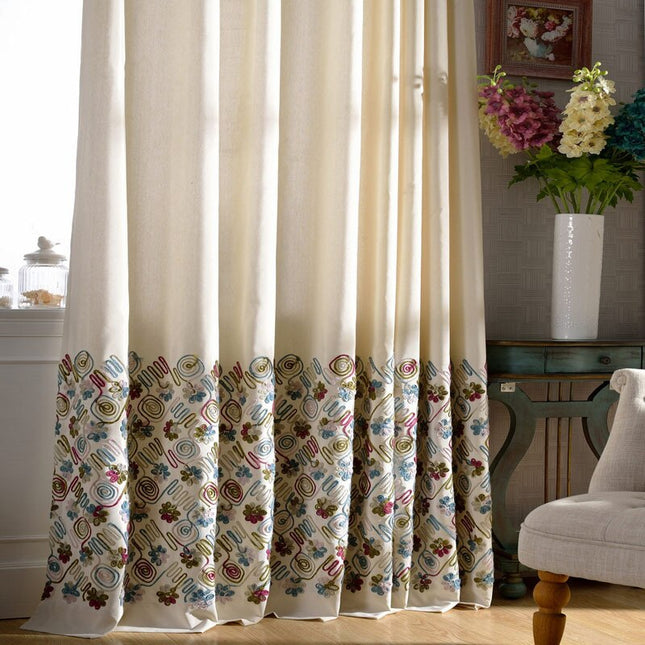 Cortina con cenefa bordada multicolor