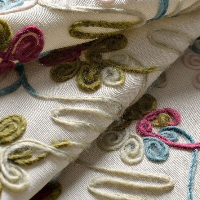 Cortina con cenefa bordada multicolor