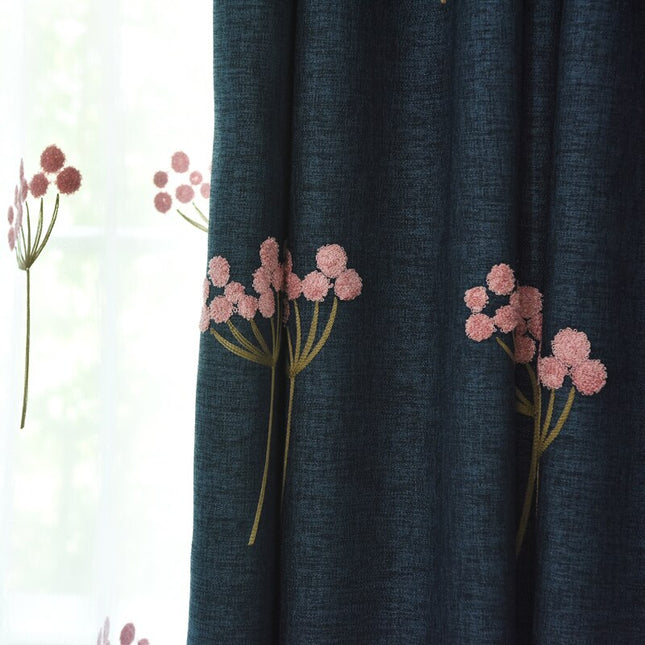 Cortina opaca azul marino flores bordadas