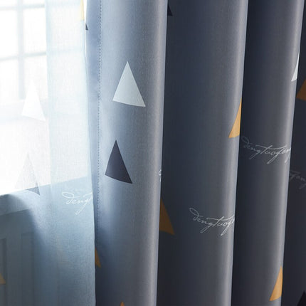 Cortina con estampado de triángulos