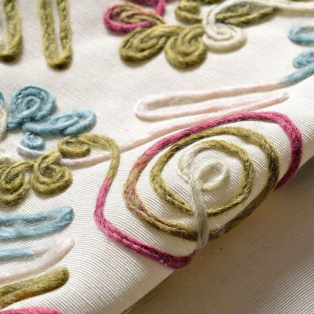 Cortina con cenefa bordada multicolor