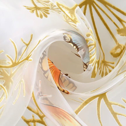 Visillo infantil con mariposas bordadas