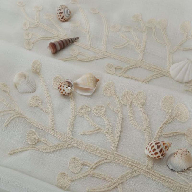 Visillo efecto lino con ramas bordadas