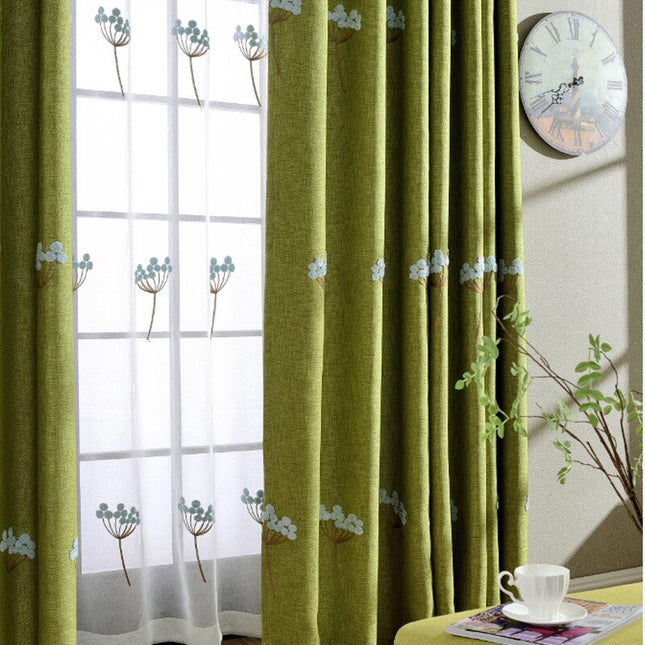 Visillo bordado con flores azul pálido