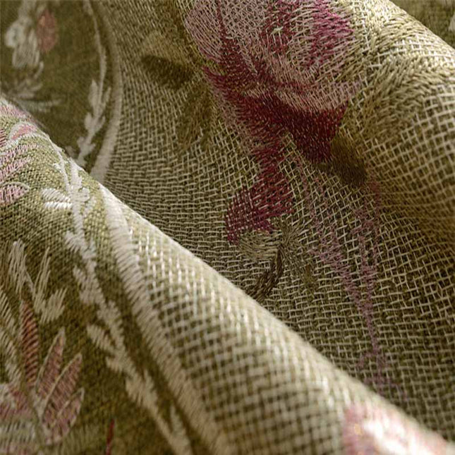 Cortina opaca con cenefa floral bordada