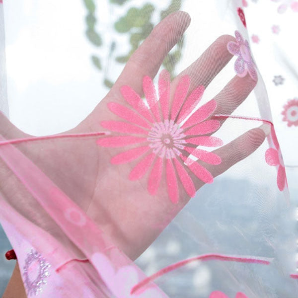 Visillo con flores pequeñas color rosa