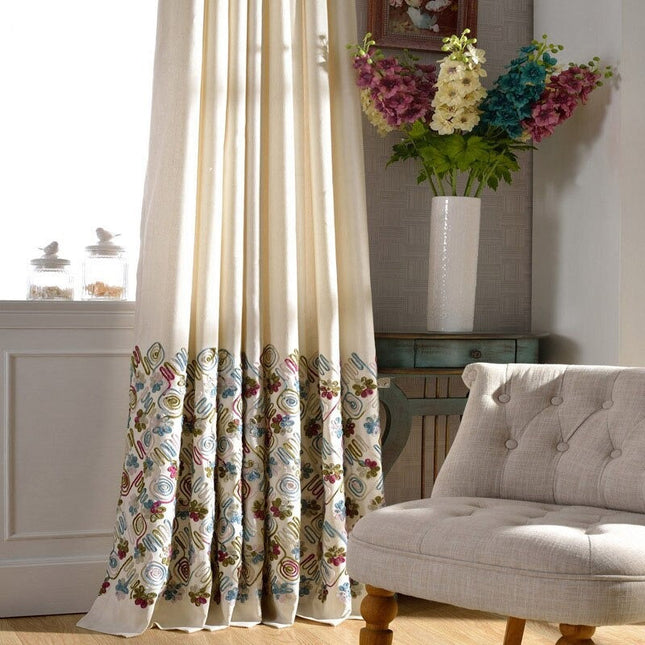 Cortina con cenefa bordada multicolor