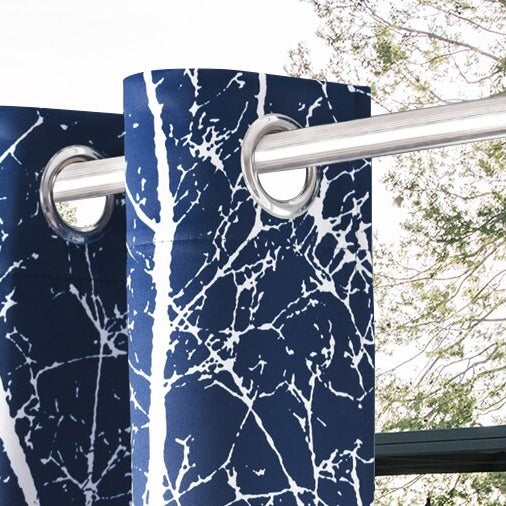 Cortina exterior con estampado de ramas