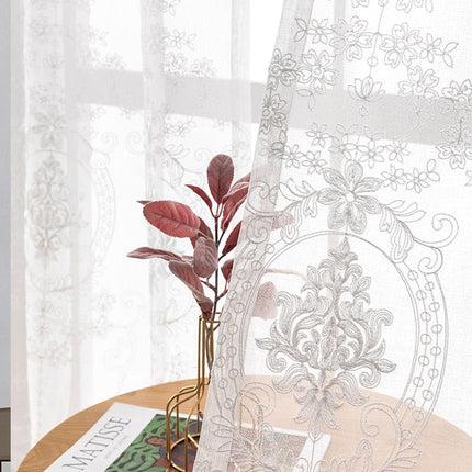 Visillo bordado con diseño clásico medallón