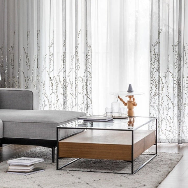 Visillo bordado con ramas de árbol