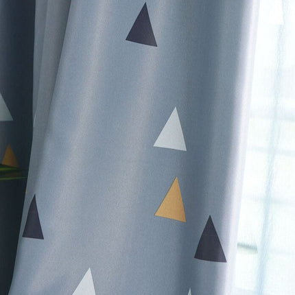Cortina con estampado de triángulos