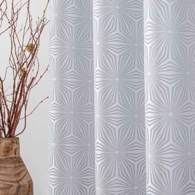 Cortina con estampado geométrico gris claro
