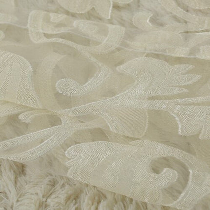 Visillo blanco con bordado damasco