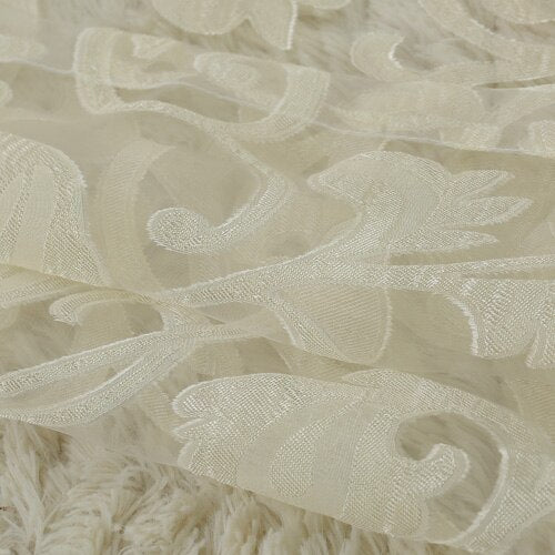 Visillo blanco con bordado damasco