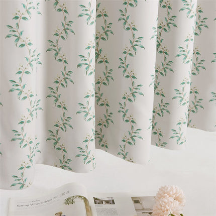 Cortina de tela con diseño botánico