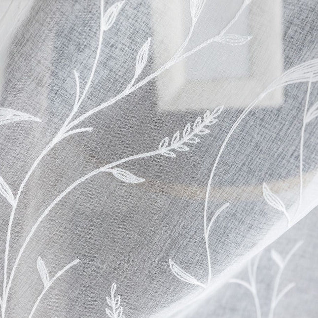Visillo de lino con ramas bordadas