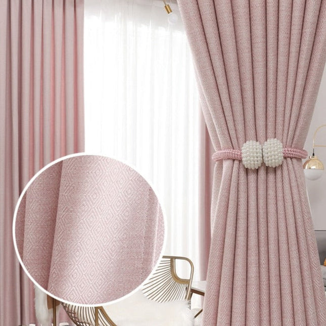 Cortina rosa con tejido con relieve