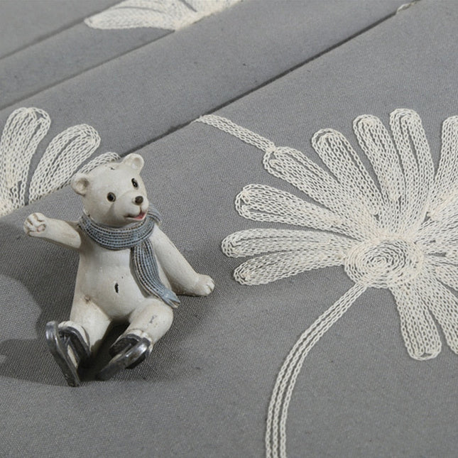 Cortina de salón con flores bordadas